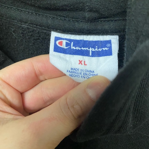 2/$30⚡️- SWEATER | Boys Kids Champion hoodie size XL - Picture 2 of 4